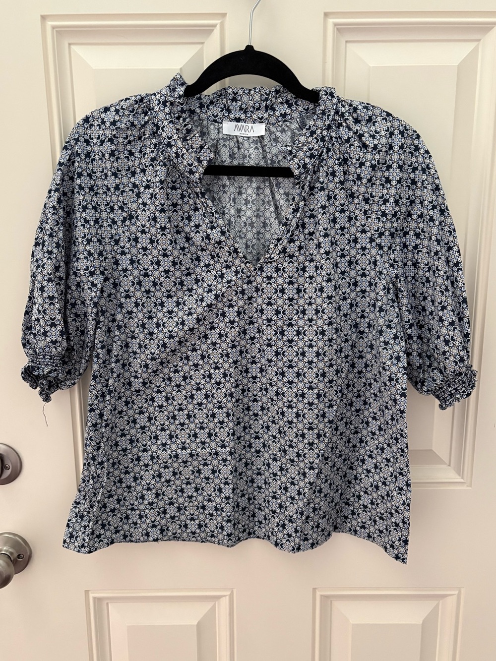 Avara Floral Geometric Pattern Puff Sleeve Blue Top Size M